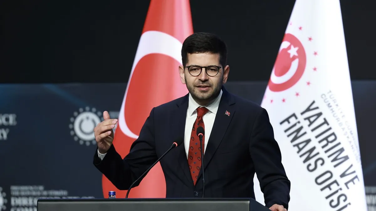 Cumhurbaşkanlığı Yatırım ve Finans Ofisi Başkanı Dağlıoğlu: Türkiye’yi tedarik zincirlerinin merkezi yapacağız haber görseli