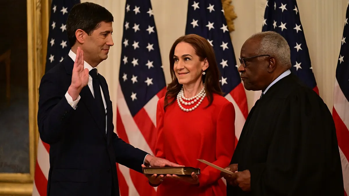 Fed’de yeni dönem: Kevin Warsh resmen göreve başladı