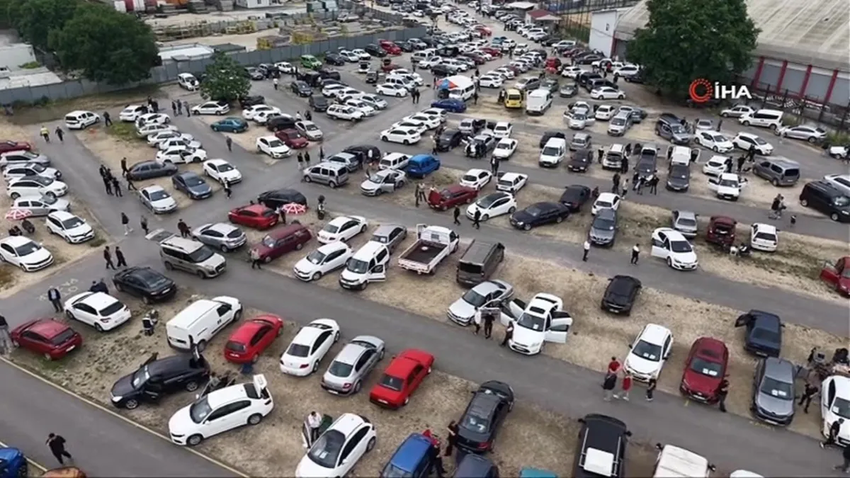 Bayram öncesi Bursa oto pazarında yoğunluk