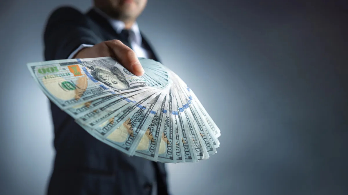 Zenginler yatırımda stratejilerini değiştiriyor: Dolardan Avrupa ve Asya'ya kaçış