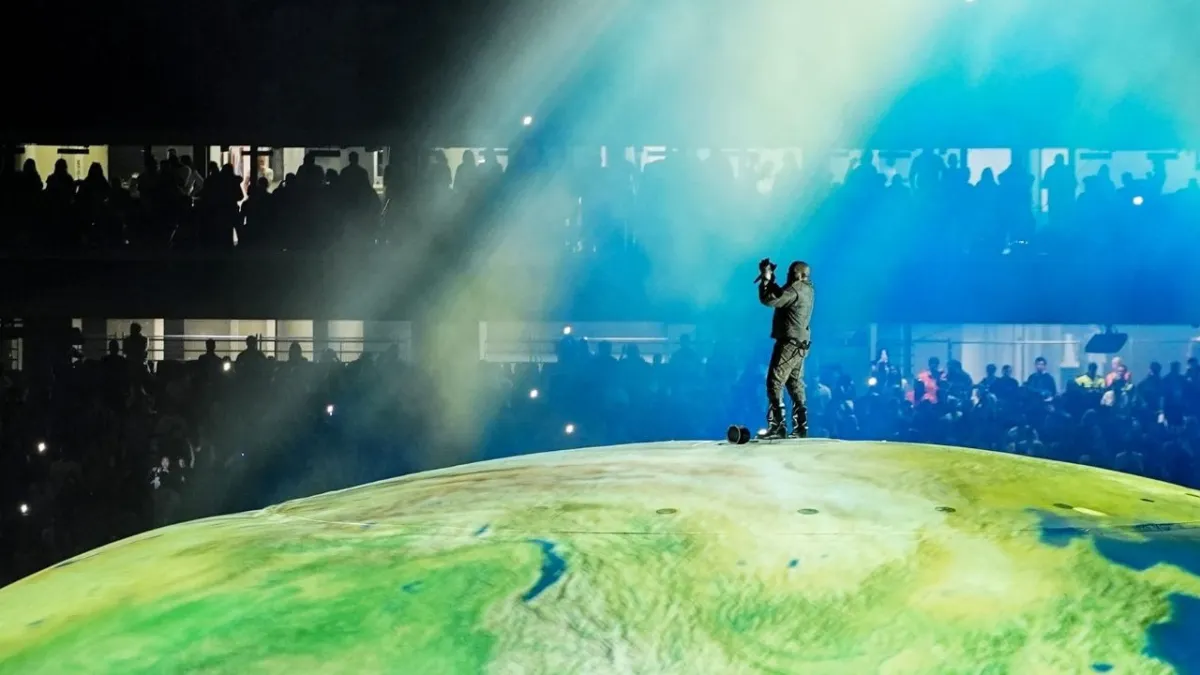 Atatürk Olimpiyat Stadyumu’nda dev konser: Kanye West 118 bin kişiye seslendi
